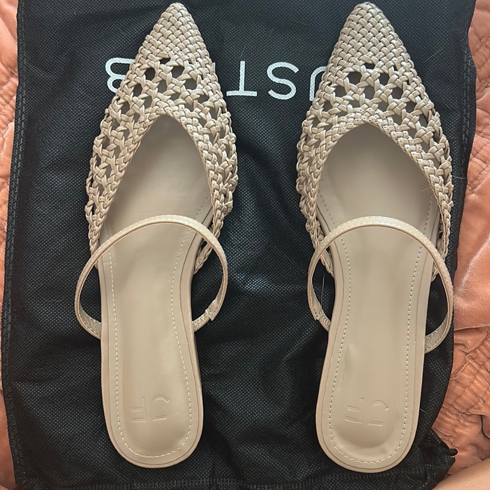 Ever worn. Solan a flats. 7.5 fits more like a size 6-6.5